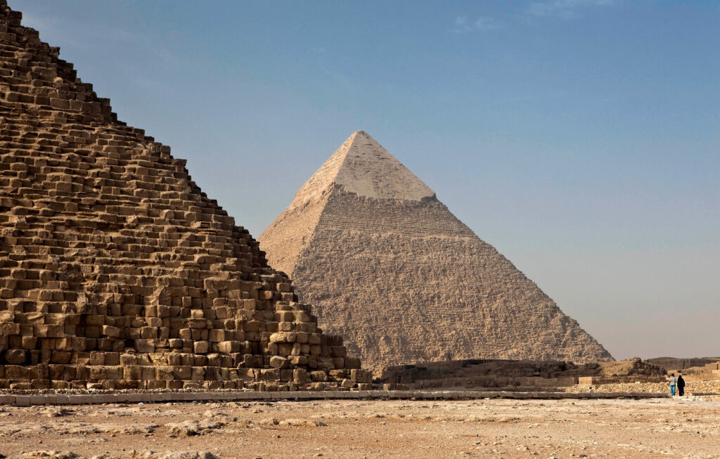 <a href="https://www.magnific.com/br/fotos-gratis/piramide-de-gize_13123084.htm#fromView=search&page=1&position=41&uuid=9d21d708-7349-4f42-961e-488b1d45cddf&track=ais_hybrid&query=egito">Imagem de ripato no Magnific</a>
